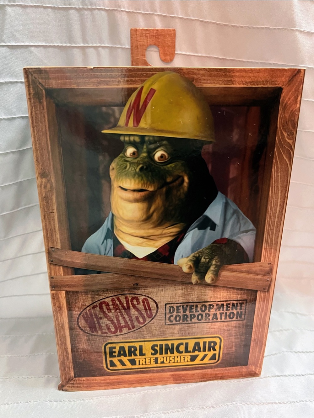 NECA- Dinosaurs TV Show- Tree Pusher Earl Sinclair Figure- We Say So